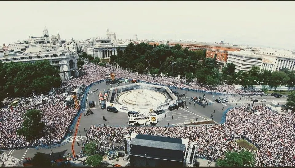 One random photo + 4 events from history