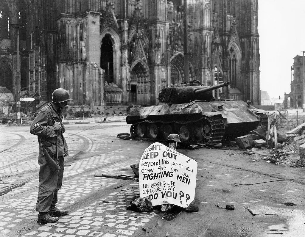 War Photos with Recognizable Buildings II